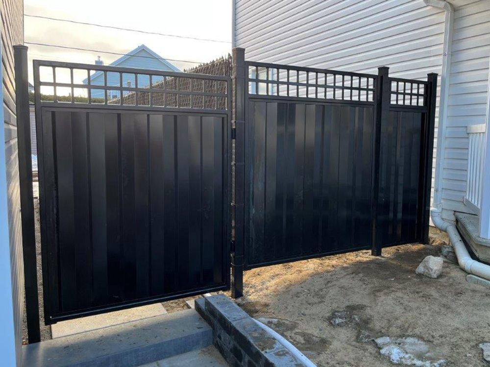 Pool fence privacy fence Beaupré