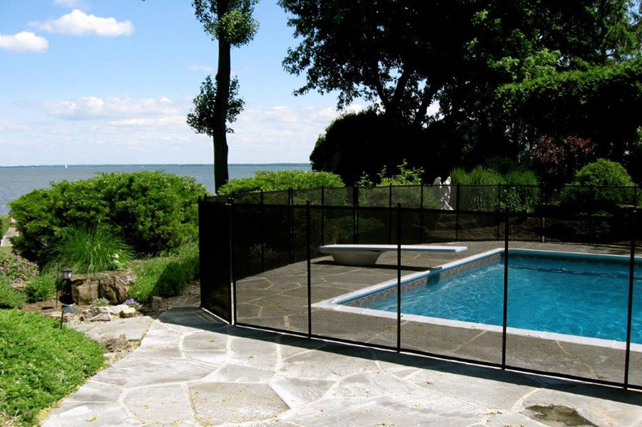 Pool fence privacy fence Sainte-Catherine-de-la-Jacques-Cartier